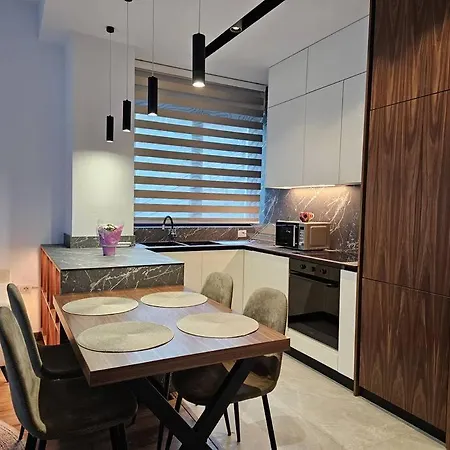 Apartament Deluxe Flat With Garden_tirana